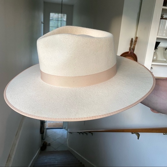 Lack of Color. Ivory Rancher - Picture 5 of 8